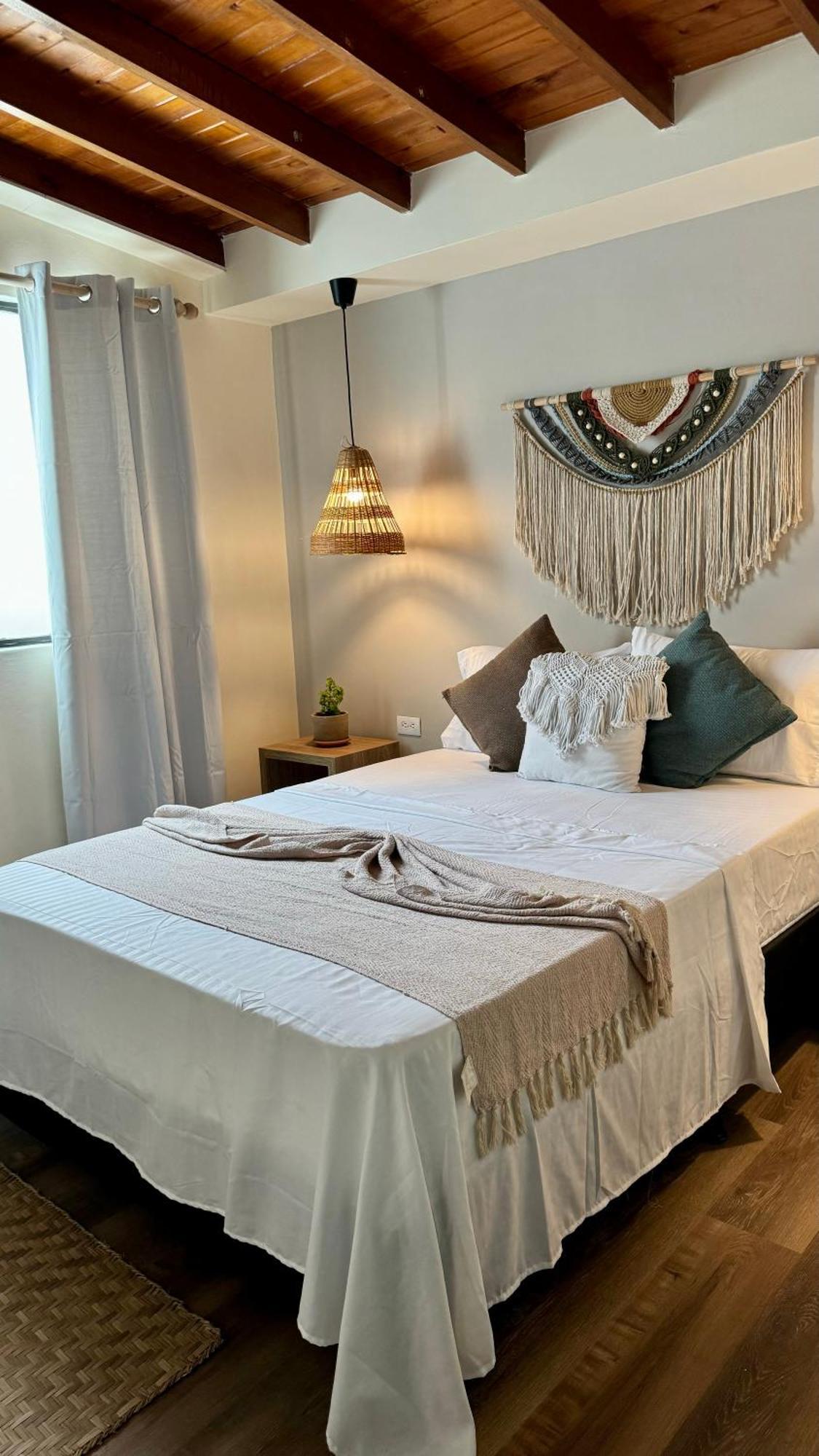 Luum Casa Hotel Manila Меделин Екстериор снимка