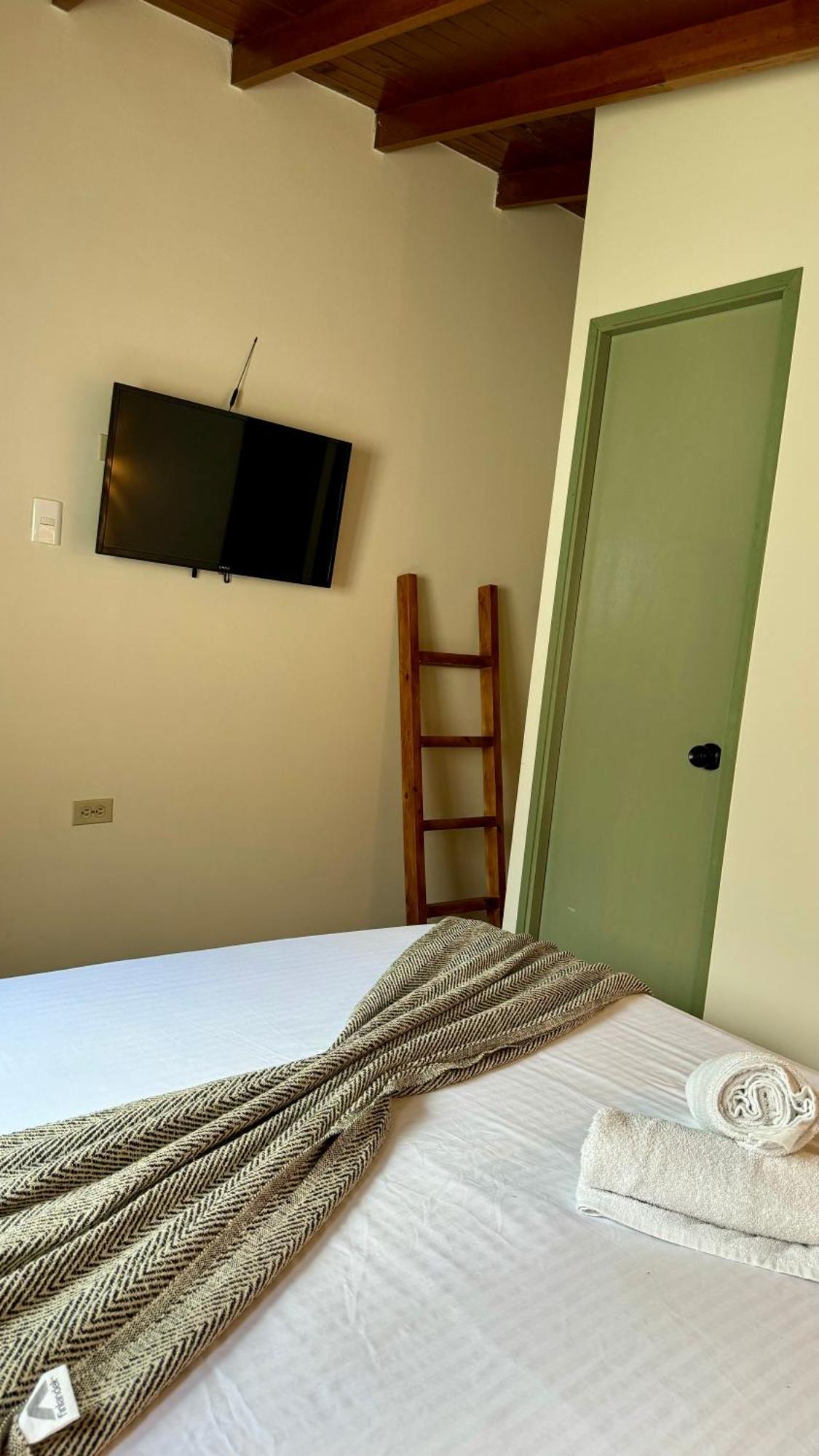 Luum Casa Hotel Manila Меделин Екстериор снимка
