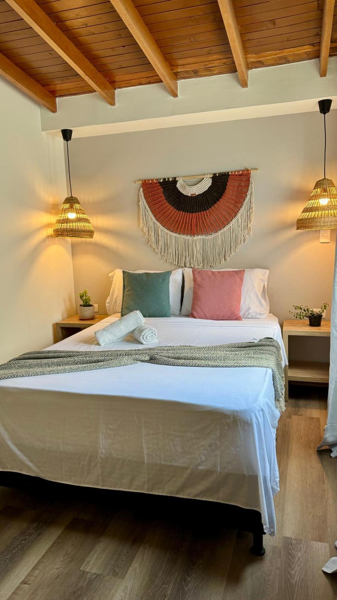 Luum Casa Hotel Manila Меделин Екстериор снимка