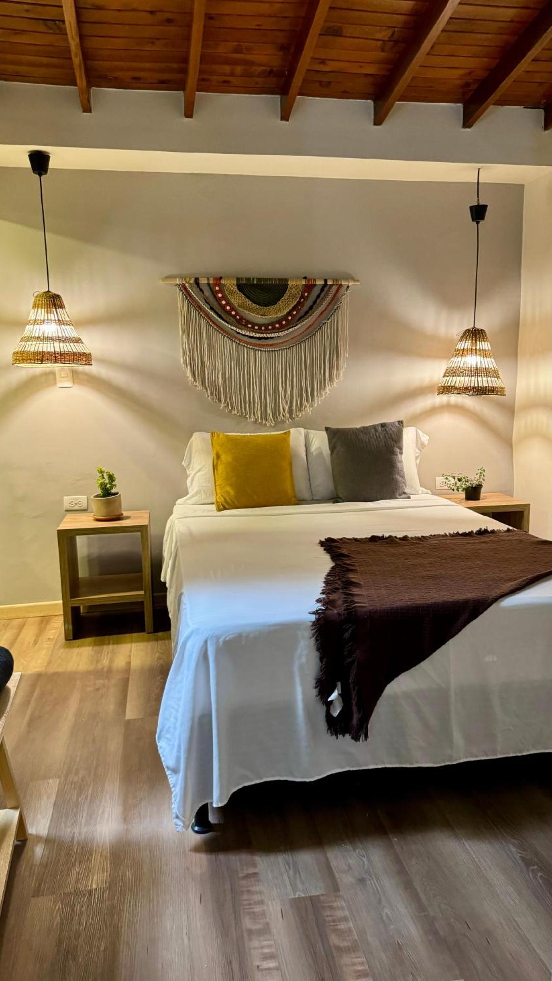 Luum Casa Hotel Manila Меделин Екстериор снимка