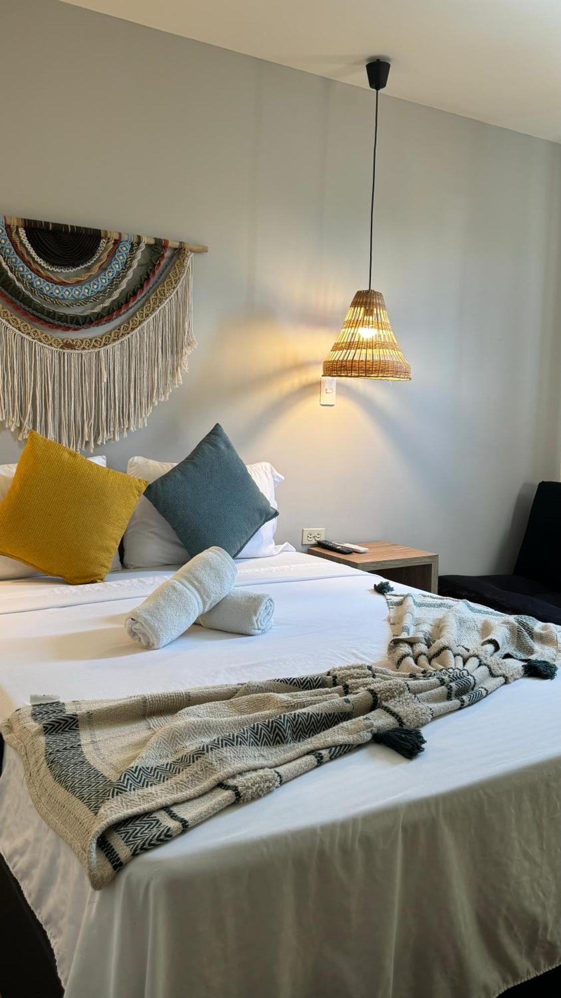 Luum Casa Hotel Manila Меделин Екстериор снимка