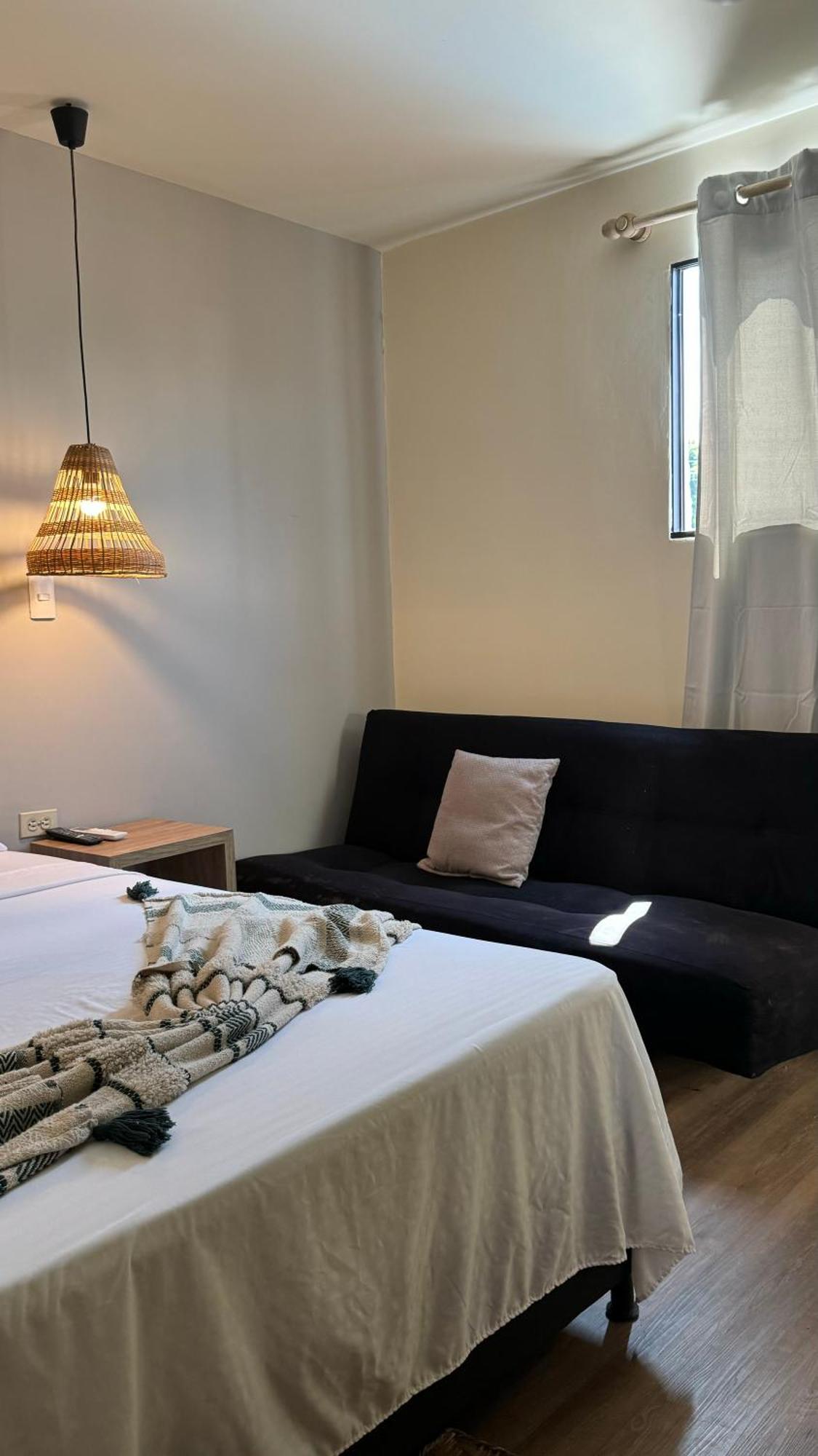 Luum Casa Hotel Manila Меделин Екстериор снимка